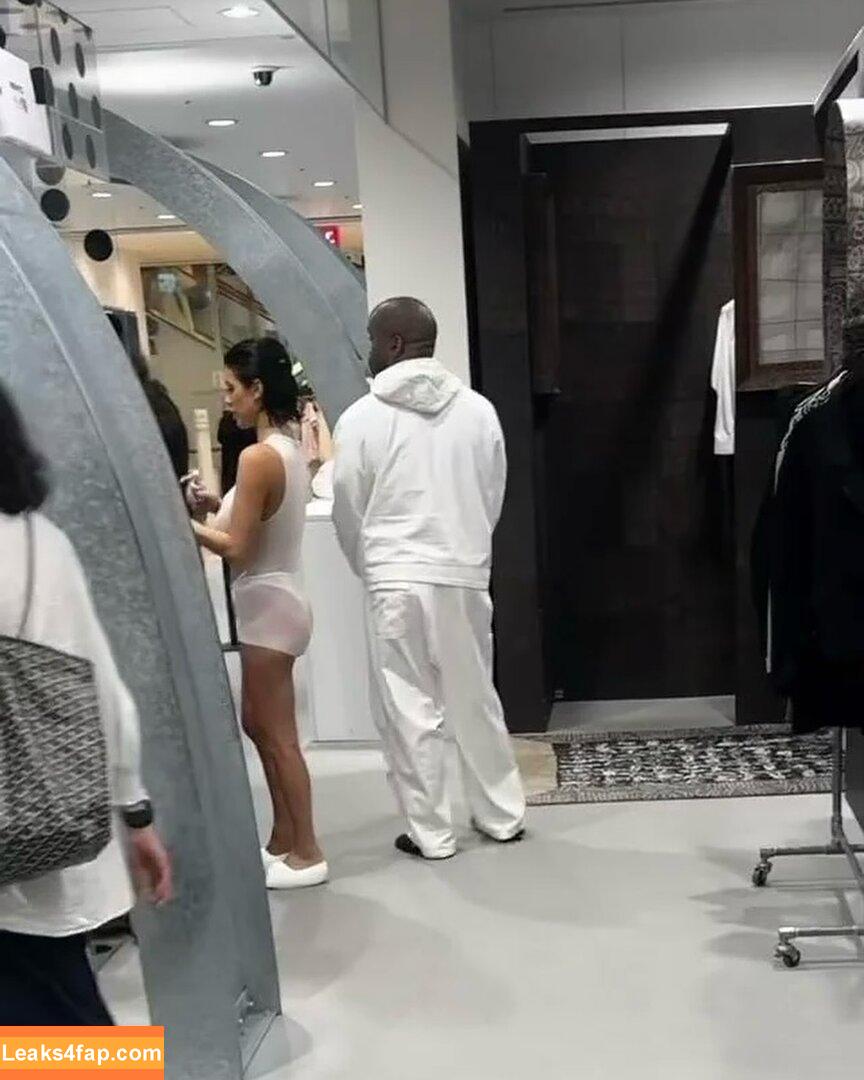 Bianca Censori / bianca.censori_official / biancacensori_official слитое фото фото #0593