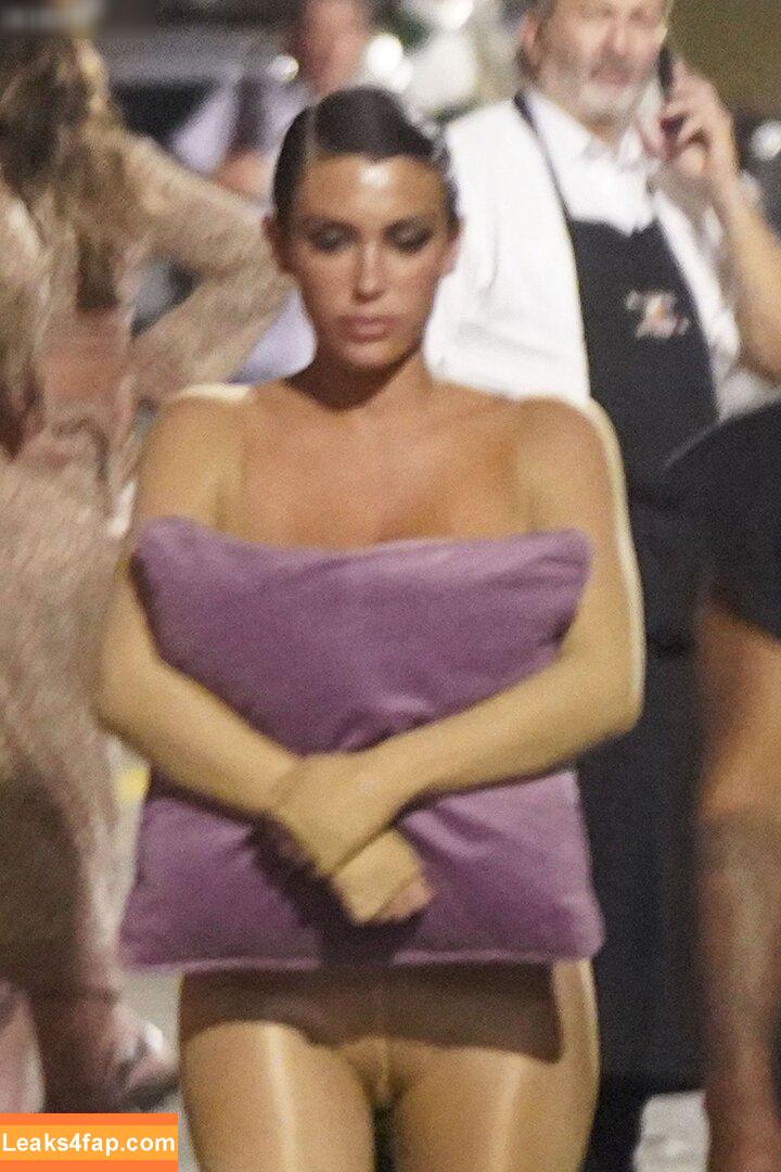 Bianca Censori / bianca.censori_official / biancacensori_official слитое фото фото #0603