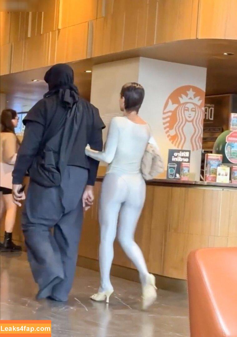 Bianca Censori / bianca.censori_official / biancacensori_official слитое фото фото #0604