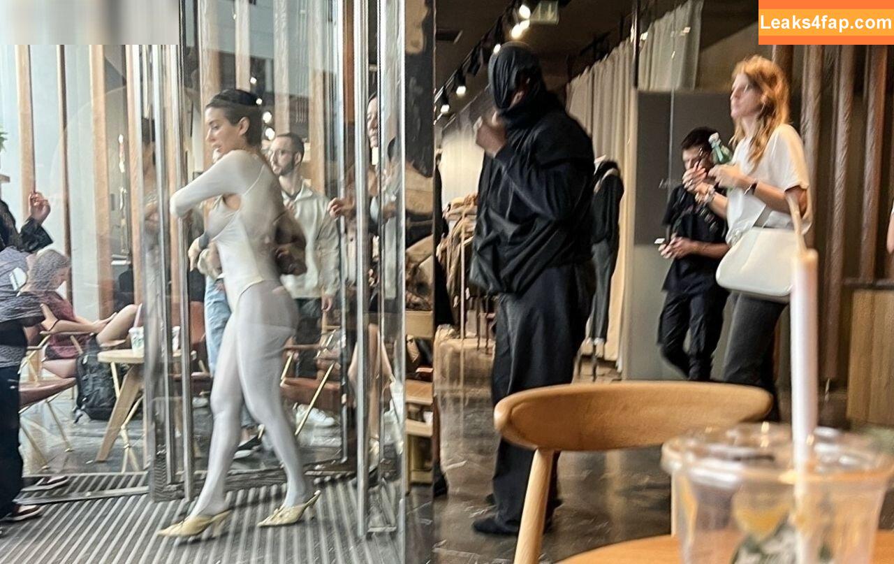 Bianca Censori / bianca.censori_official / biancacensori_official слитое фото фото #0606