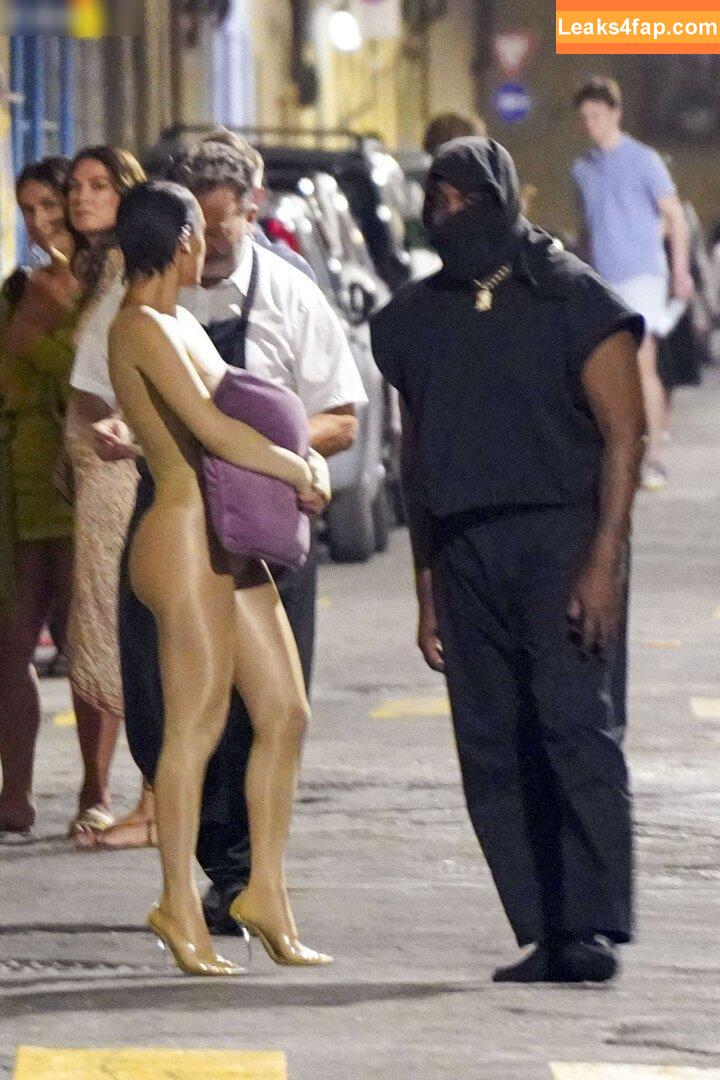 Bianca Censori / bianca.censori_official / biancacensori_official слитое фото фото #0607