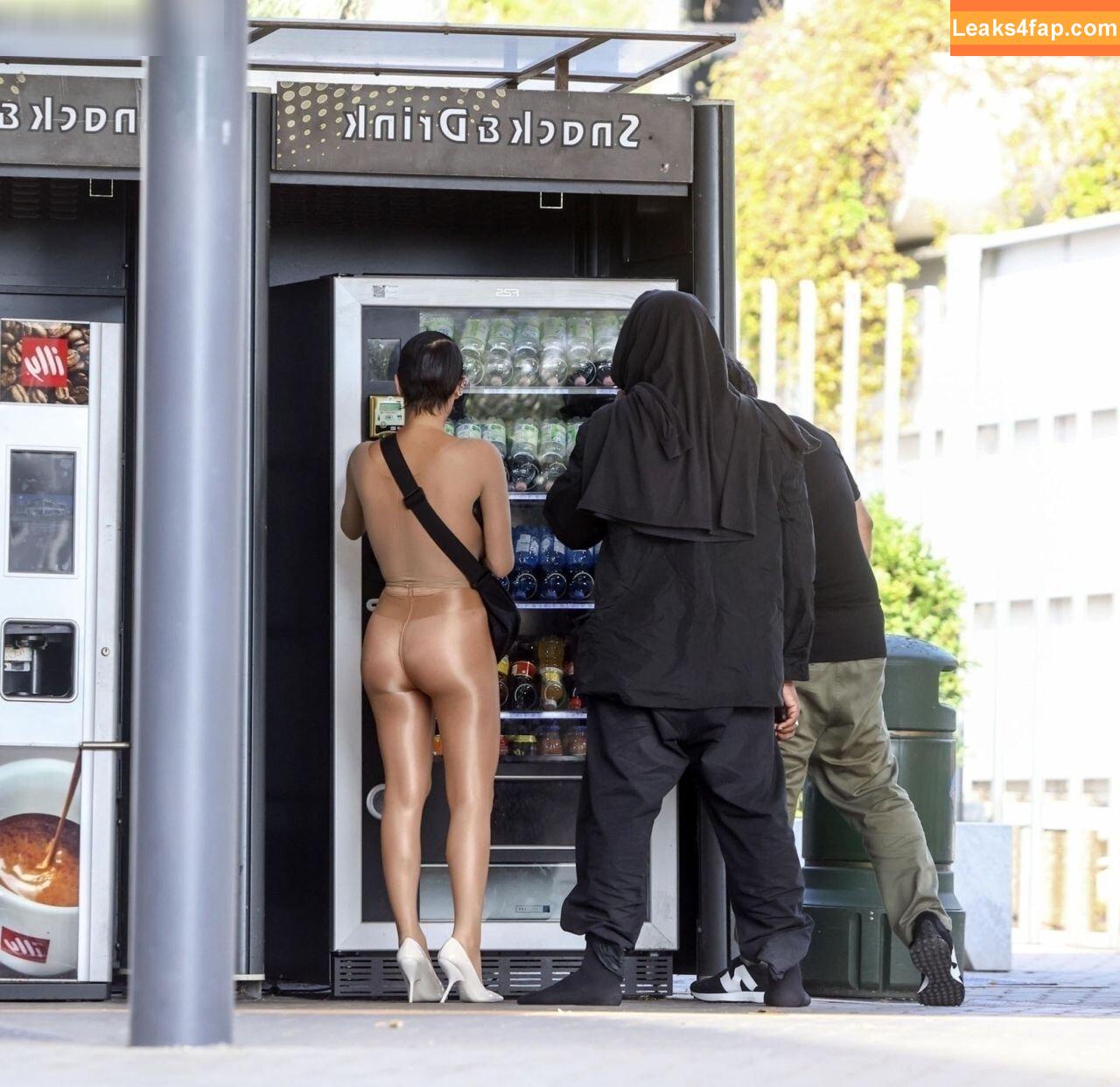 Bianca Censori / bianca.censori_official / biancacensori_official слитое фото фото #0615