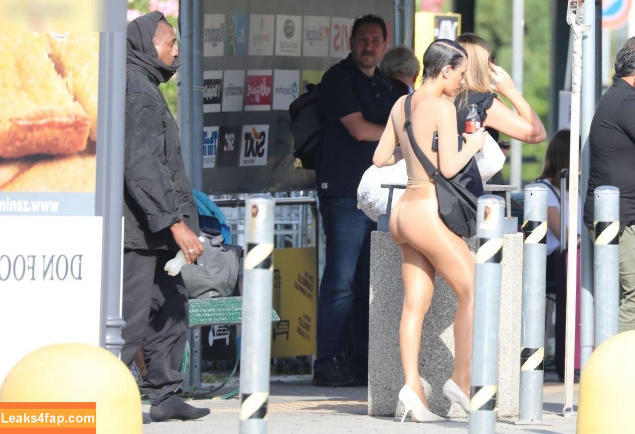 Bianca Censori / bianca.censori_official / biancacensori_official слитое фото фото #0616