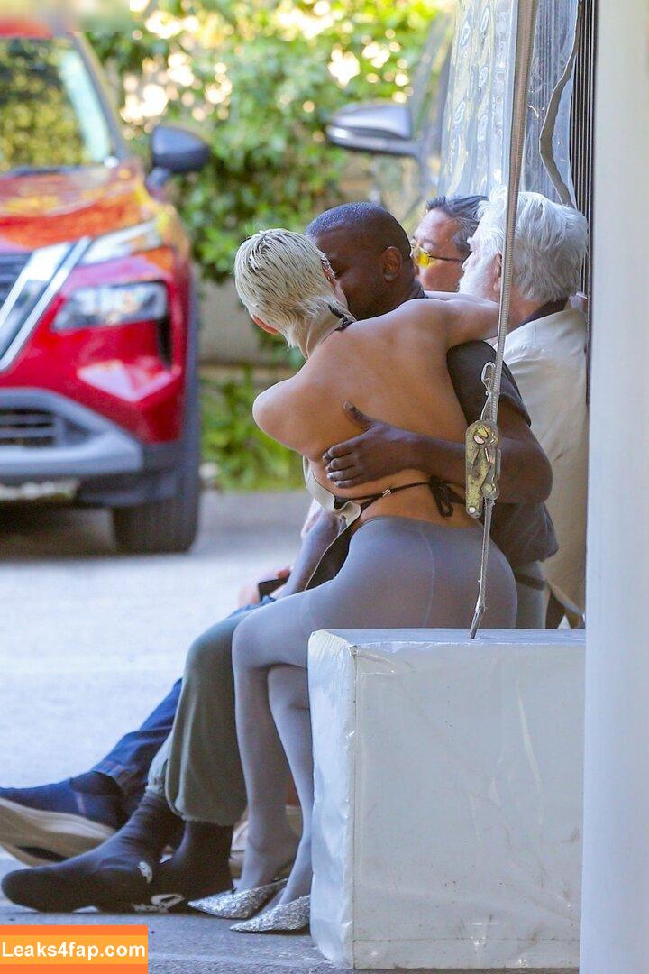 Bianca Censori / bianca.censori_official / biancacensori_official слитое фото фото #0621