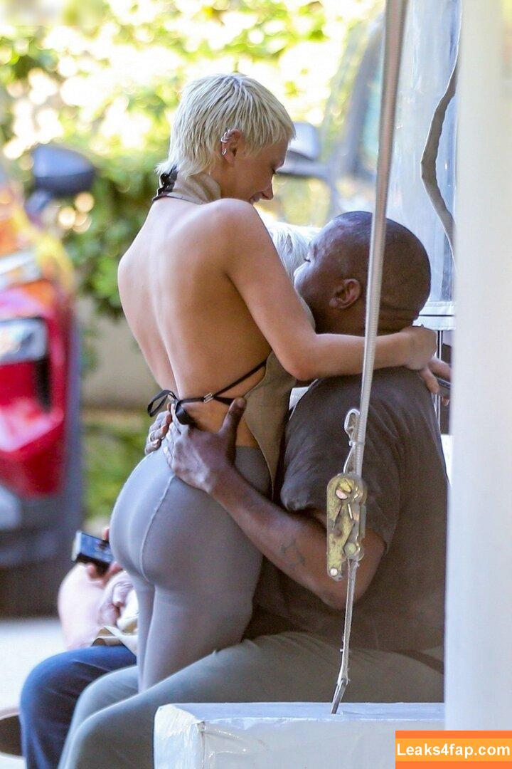 Bianca Censori / bianca.censori_official / biancacensori_official слитое фото фото #0622