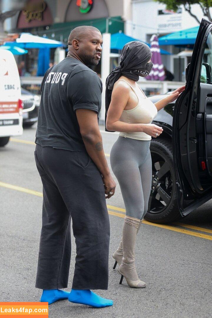 Bianca Censori / bianca.censori_official / biancacensori_official слитое фото фото #0635