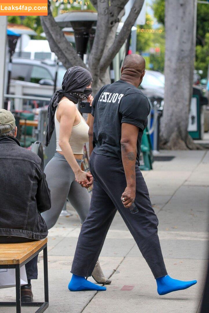 Bianca Censori / bianca.censori_official / biancacensori_official слитое фото фото #0637