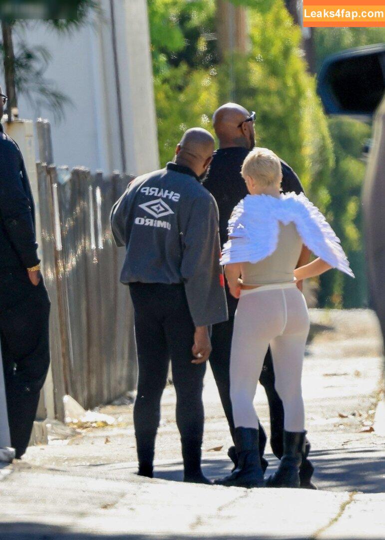 Bianca Censori / bianca.censori_official / biancacensori_official слитое фото фото #0651