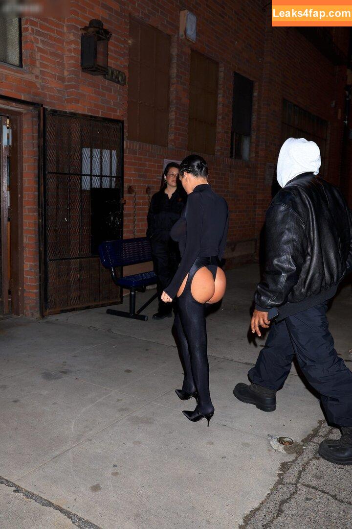 Bianca Censori / bianca.censori_official / biancacensori_official слитое фото фото #0737