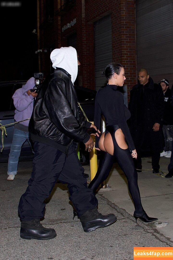 Bianca Censori / bianca.censori_official / biancacensori_official слитое фото фото #0738