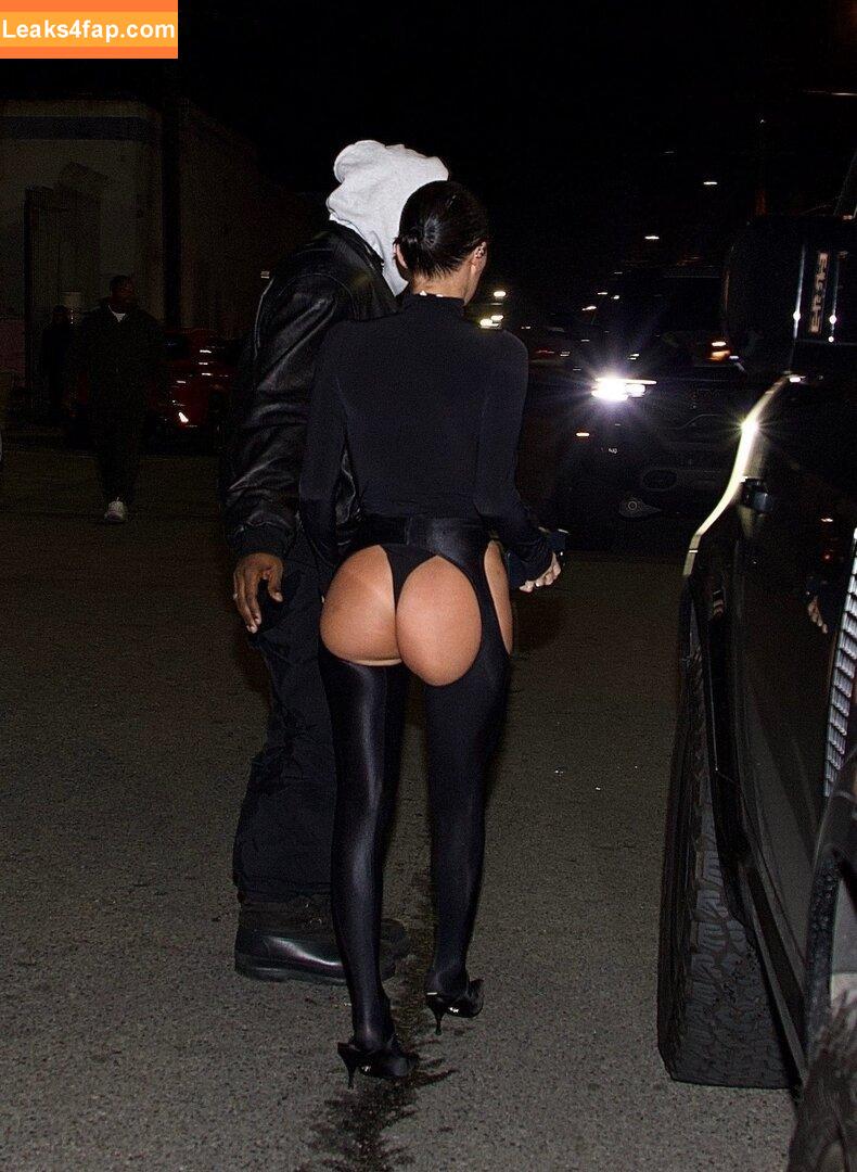 Bianca Censori / bianca.censori_official / biancacensori_official слитое фото фото #0742