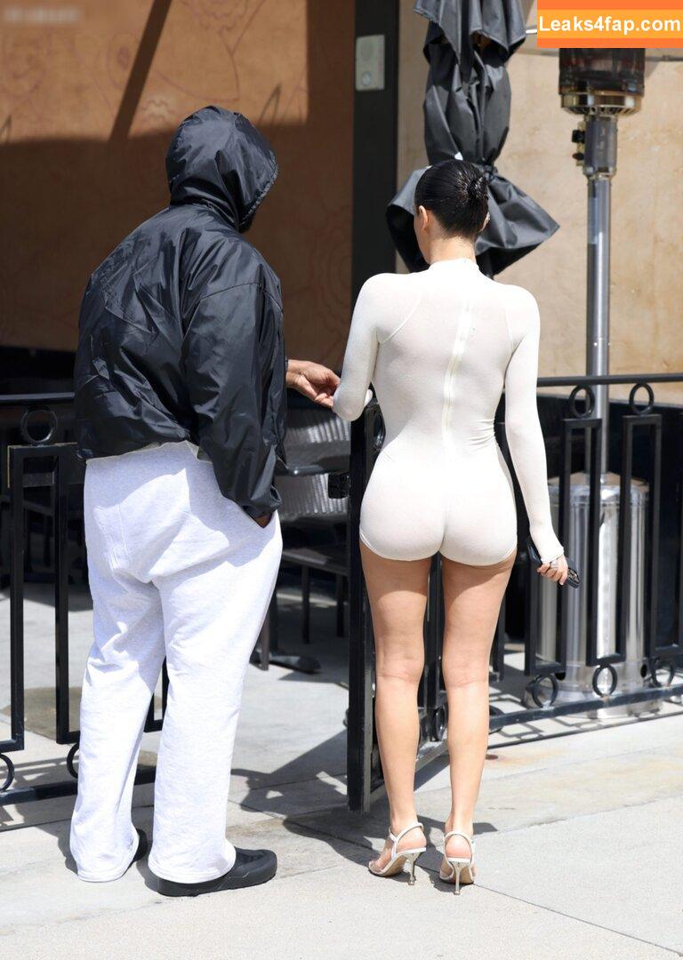 Bianca Censori / bianca.censori_official / biancacensori_official слитое фото фото #0825