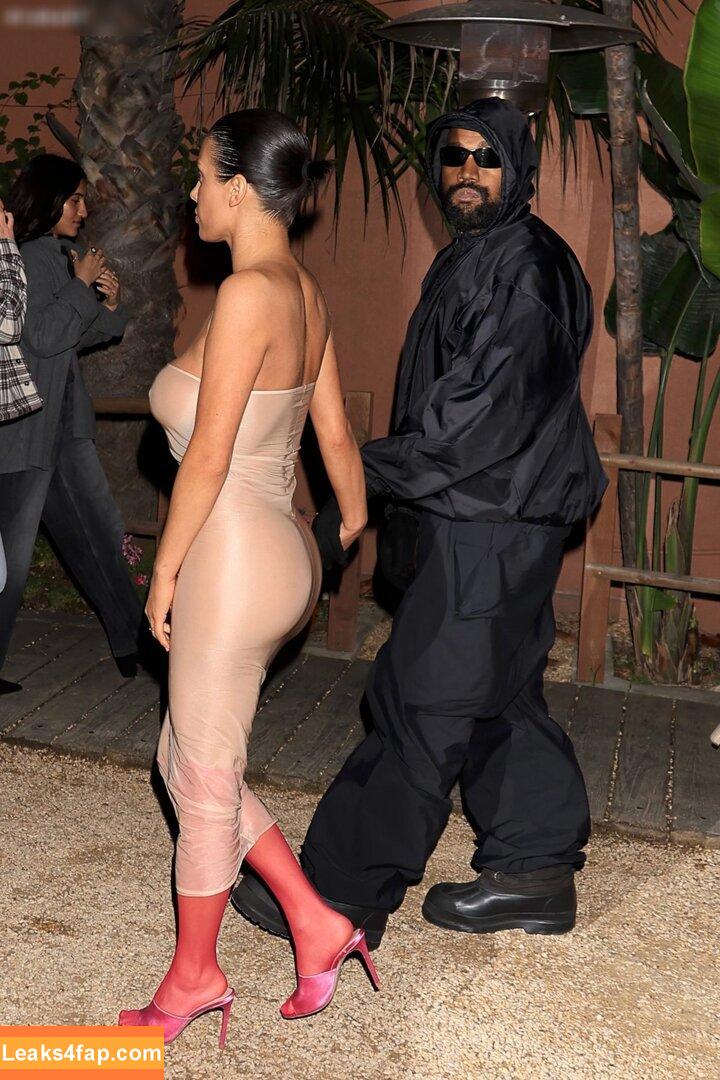 Bianca Censori / bianca.censori_official / biancacensori_official leaked photo photo #0863