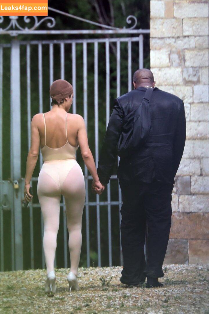 Bianca Censori / bianca.censori_official / biancacensori_official слитое фото фото #0958