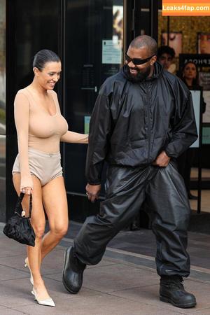 Bianca Censori фото #0303