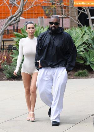 Bianca Censori фото #0415