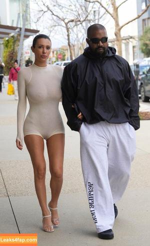 Bianca Censori фото #0454