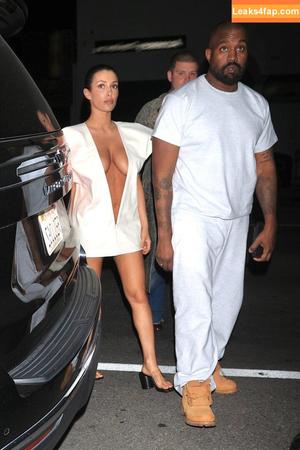 Bianca Censori фото #0490