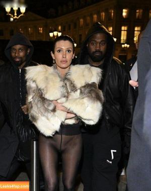 Bianca Censori фото #0693