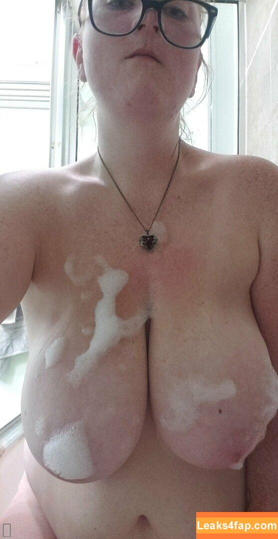 big_titty_gamer_wifey /  leaked photo photo #0004