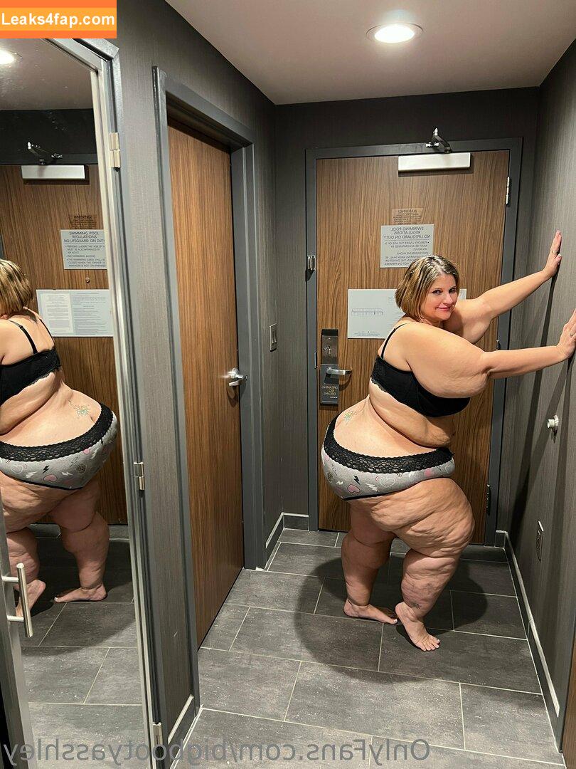 bigbootyasshley / the_real_bigbootyasshley leaked photo photo #0090