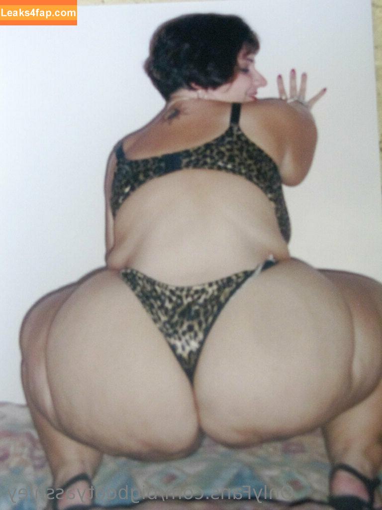 bigbootyasshley / the_real_bigbootyasshley leaked photo photo #0106