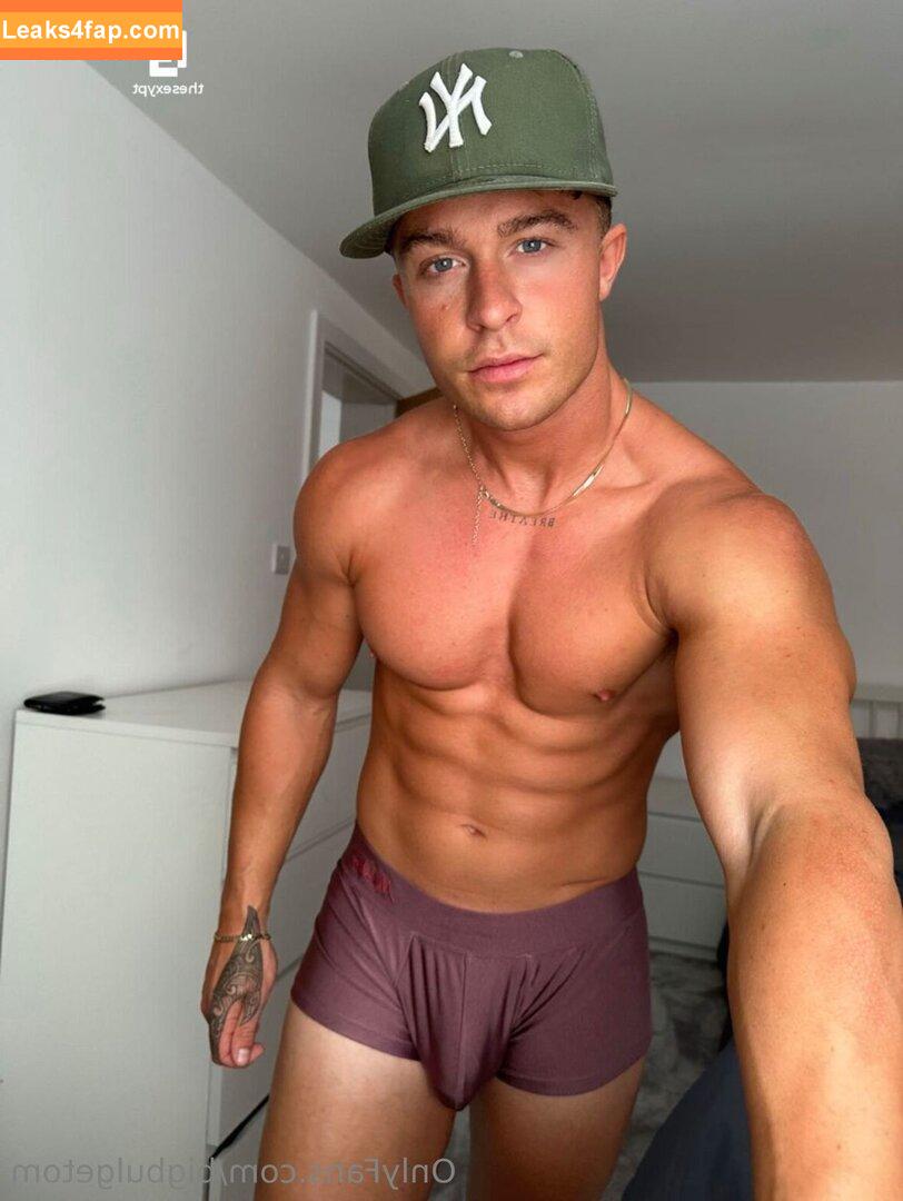 bigbulgetom / guy_bulge leaked photo photo #0004