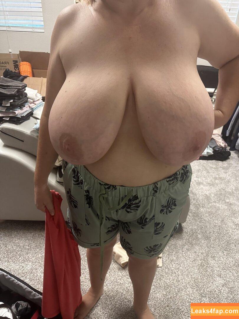 bigtittybitchhh2323 / Rissytru22 leaked photo photo #0010