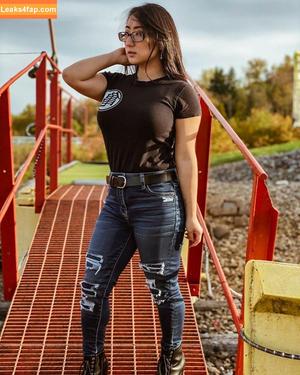 Bitesizedmeg photo #0001