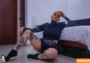 Blackmily photo #0002