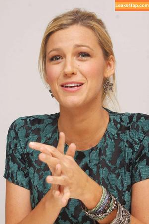Blake Lively photo #0102