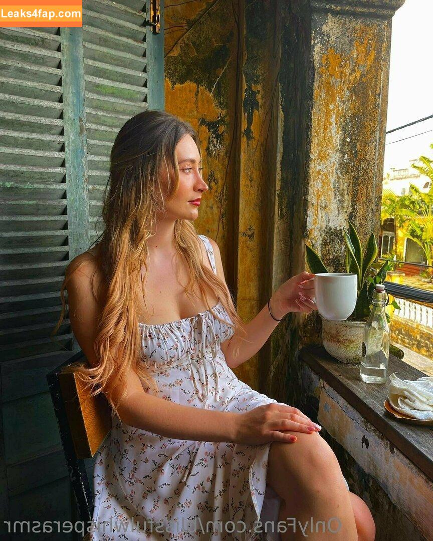 Blissful Whisper ASMR / blissfulwhisper / blissfulwhisperasmr слитое фото фото #0020