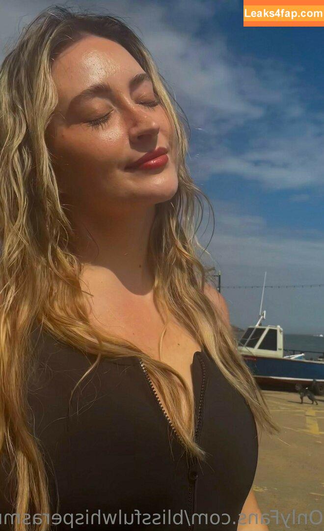 Blissful Whisper ASMR / blissfulwhisper / blissfulwhisperasmr слитое фото фото #0029