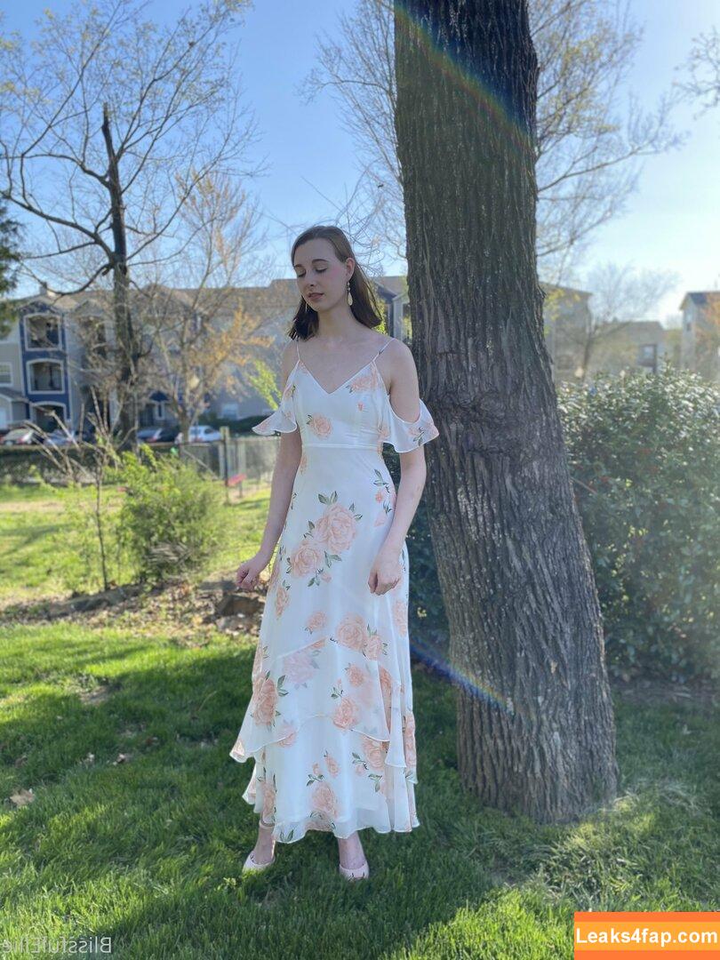 blissfulellie /  leaked photo photo #0038