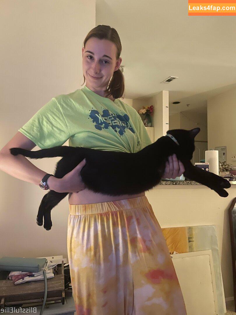 blissfulellie /  leaked photo photo #0277