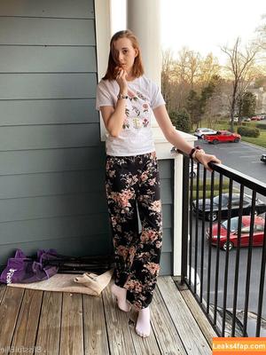 blissfulellie photo #0031