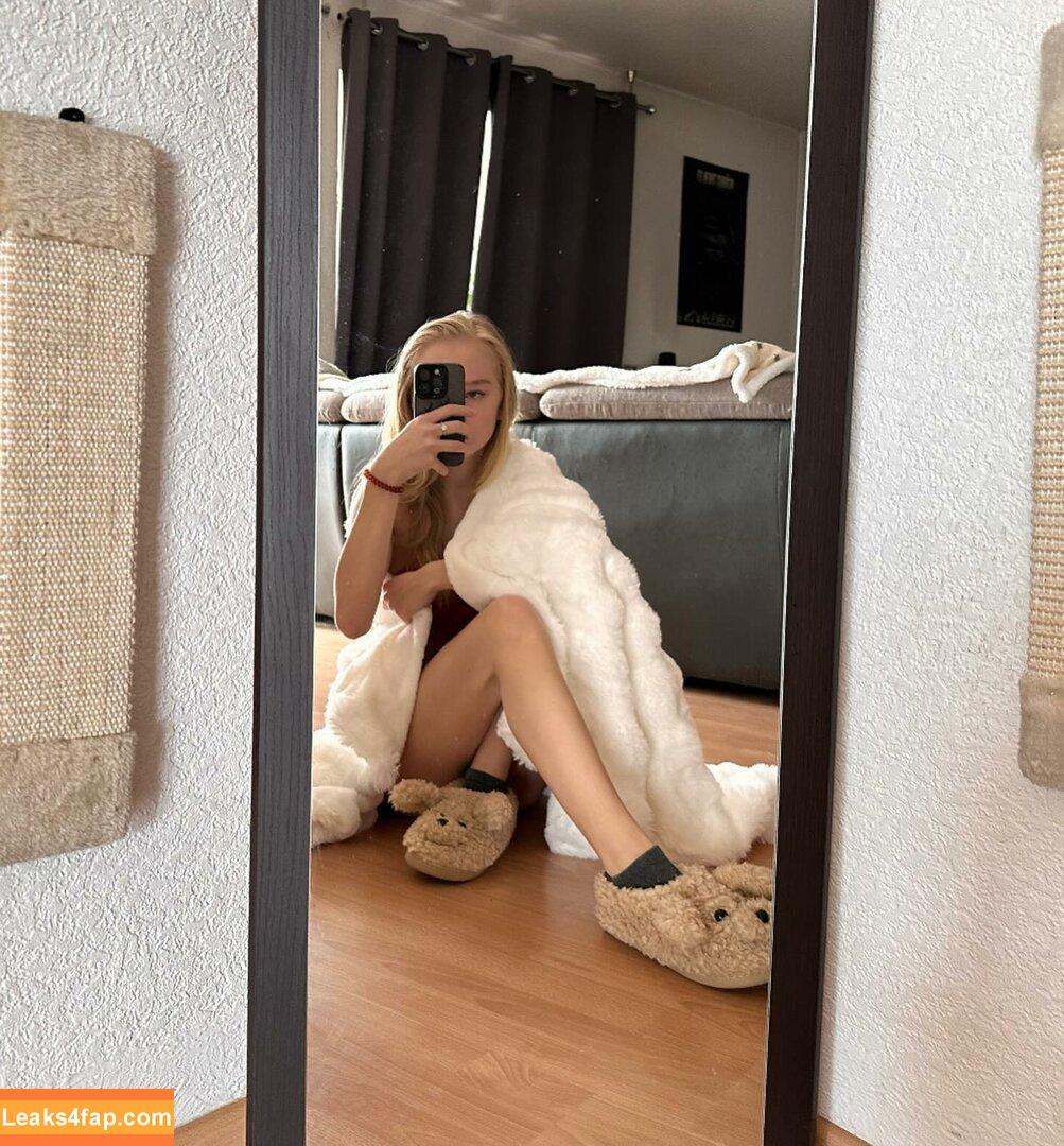 blonde_vivi /  leaked photo photo #0079