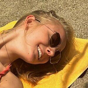 blonde_vivi photo #0007