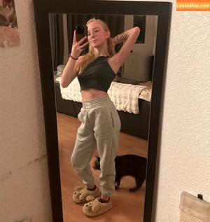 blonde_vivi photo #0081