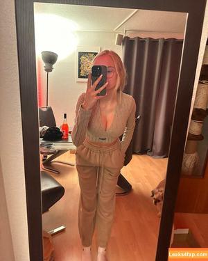 blonde_vivi photo #0111