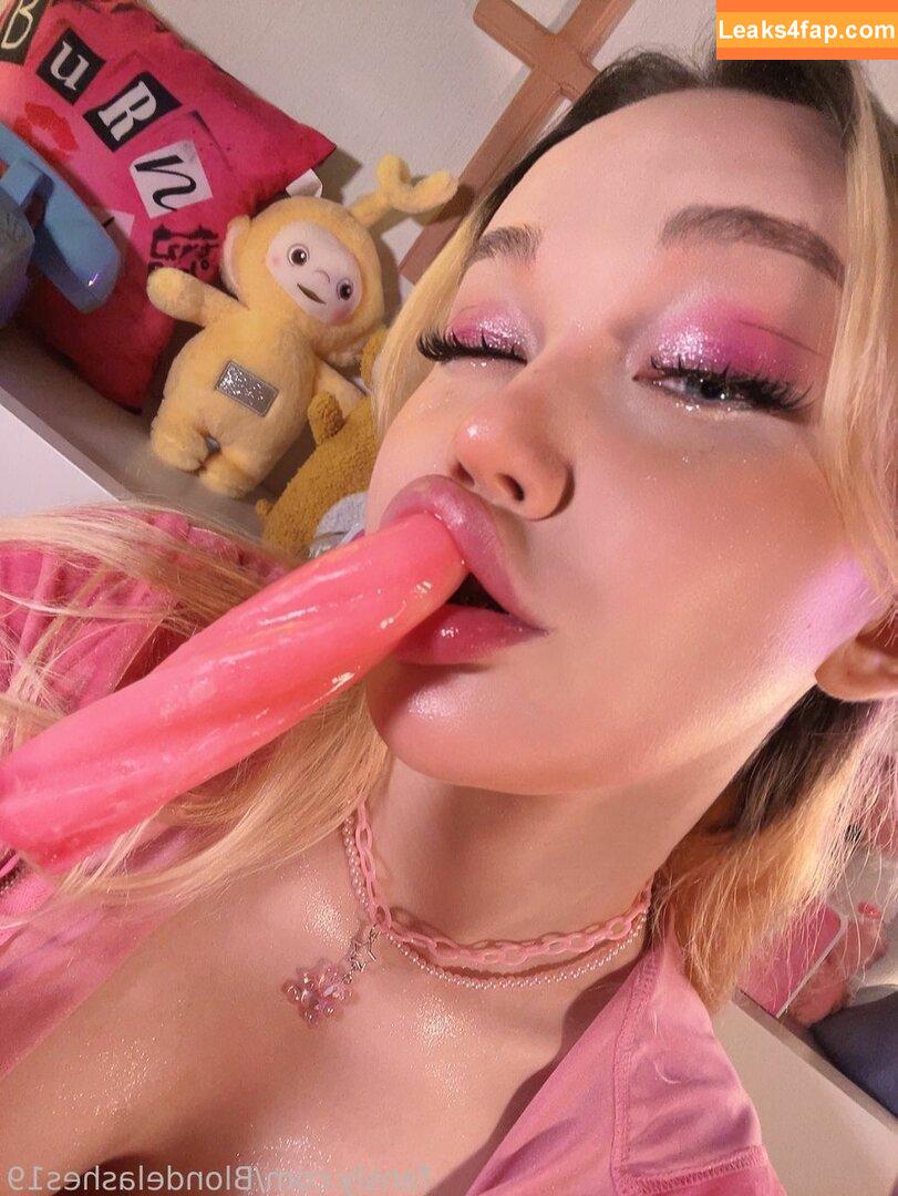 Blondelashes19 / oralstrawberry leaked photo photo #0433