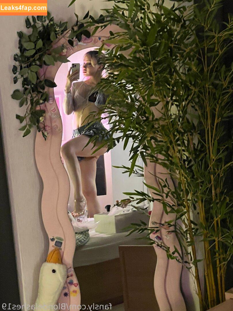 Blondelashes19 / oralstrawberry leaked photo photo #0478