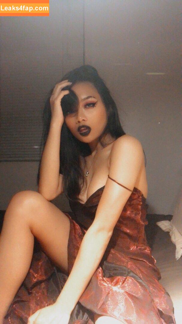 Bloodblossom_ / AintThatWild / Blood2Blossom / blood.blossom_ leaked photo photo #0041