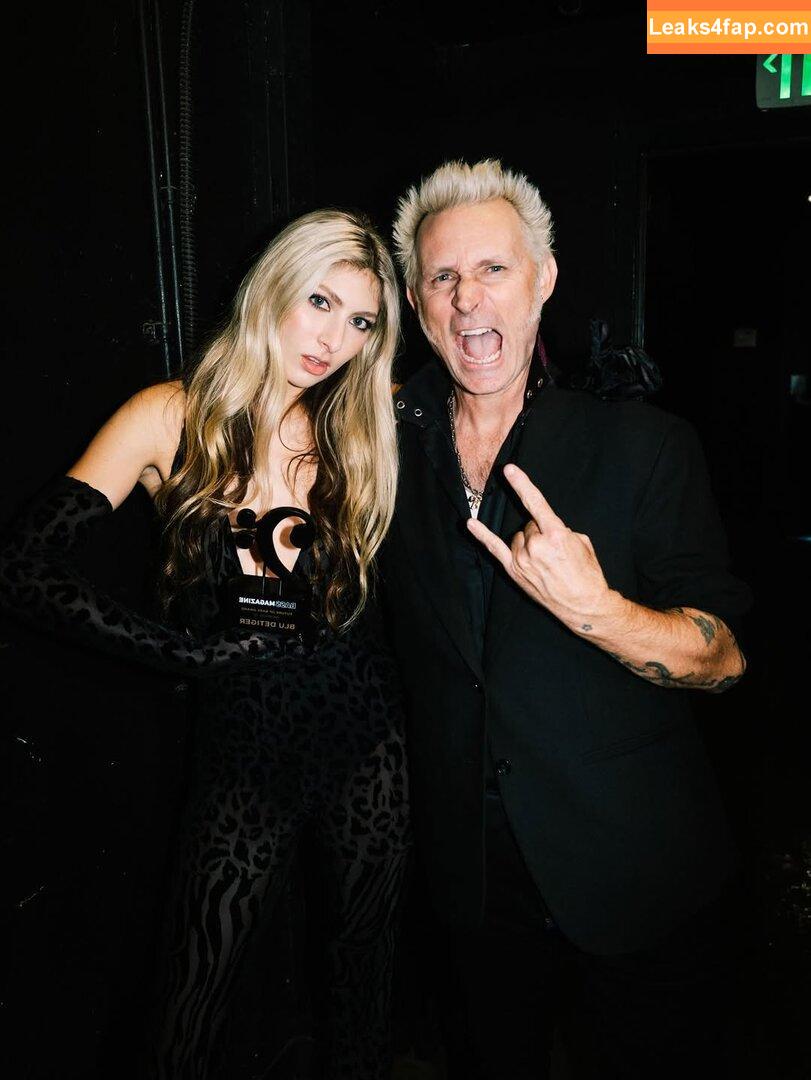 Blu DeTiger / 331003433 leaked photo photo #0251