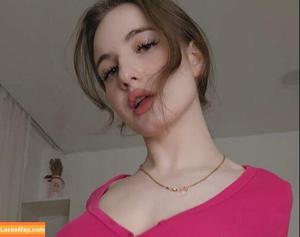Bobbie Moore photo #0047