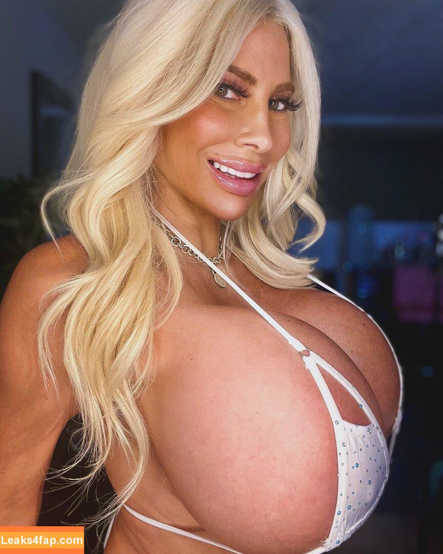 Bombshell Skyler Nicole / https: / plasticbarbie2000 / plastictrophybimbo leaked photo photo #0037