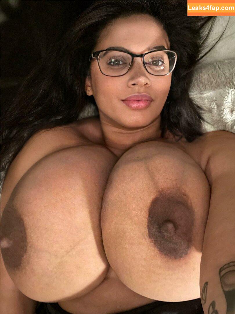 bonnie.stark / https: leaked photo photo #0060