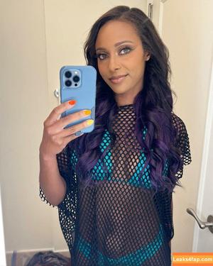 Brandi Rhodes photo #0180