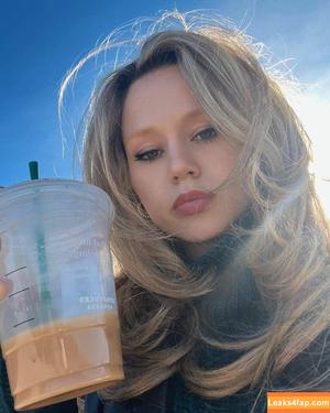 Brec Bassinger photo #0013
