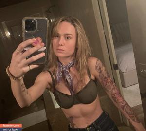 Bri Larson photo #0023